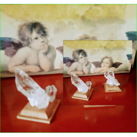 PUNTA DE CRISTAL DE ROCA CON BASE. CUARZO MAESTRO.