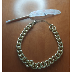 GARGANTILLA DORADA ELEGANTE EN FORMA DE CADENA