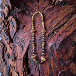 COLLAR DE SEMILLAS DE BRASIL